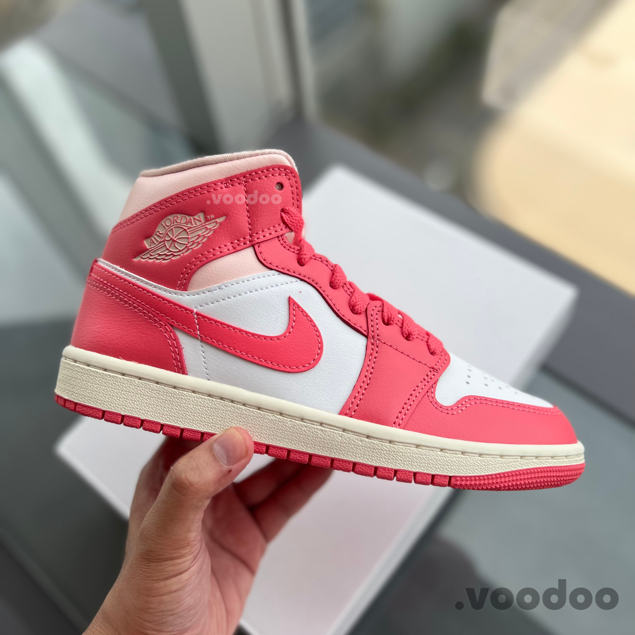 Air Jordan 1 Mid (W) | STRAWBERRIES & CREAM