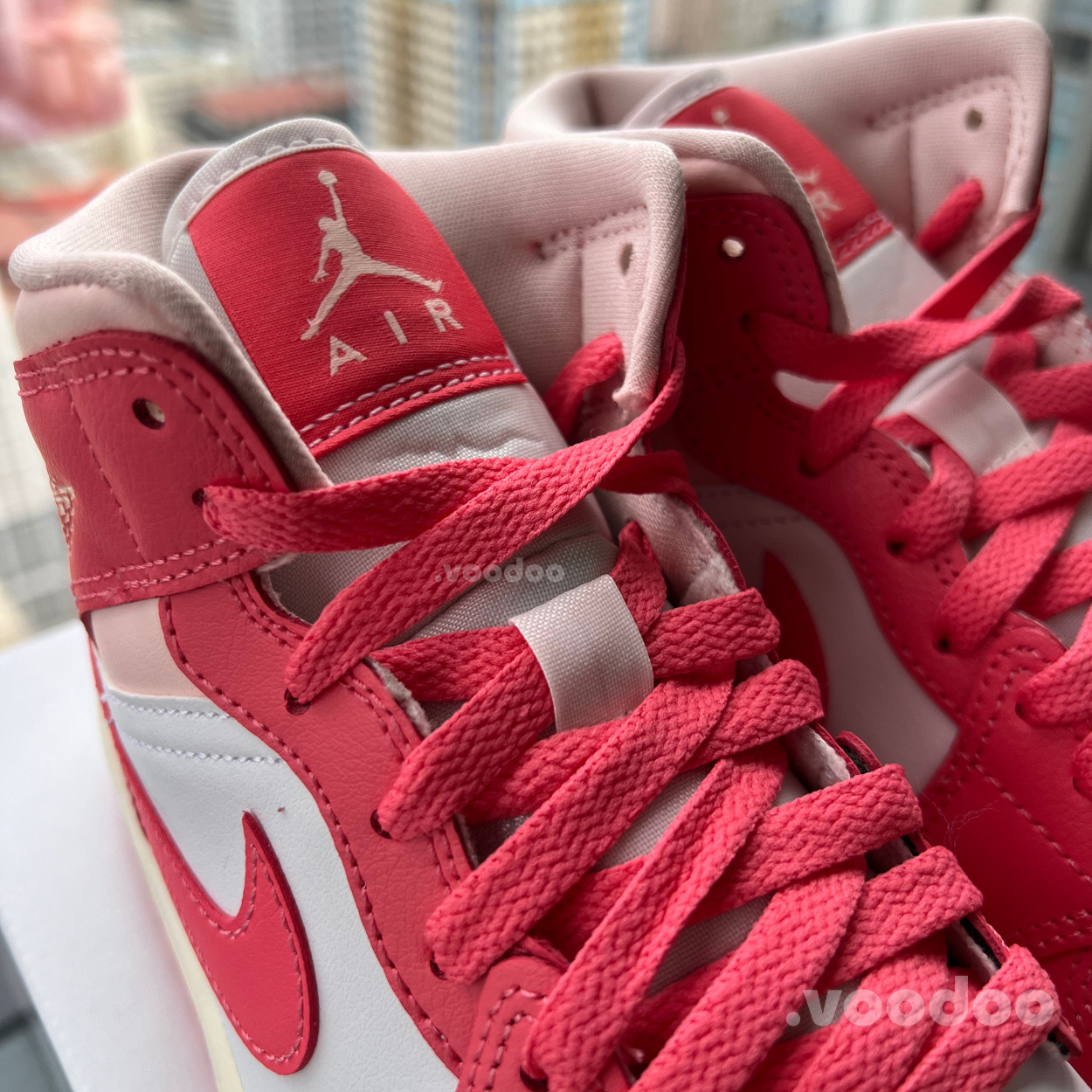 Air Jordan 1 Mid (W) | STRAWBERRIES & CREAM