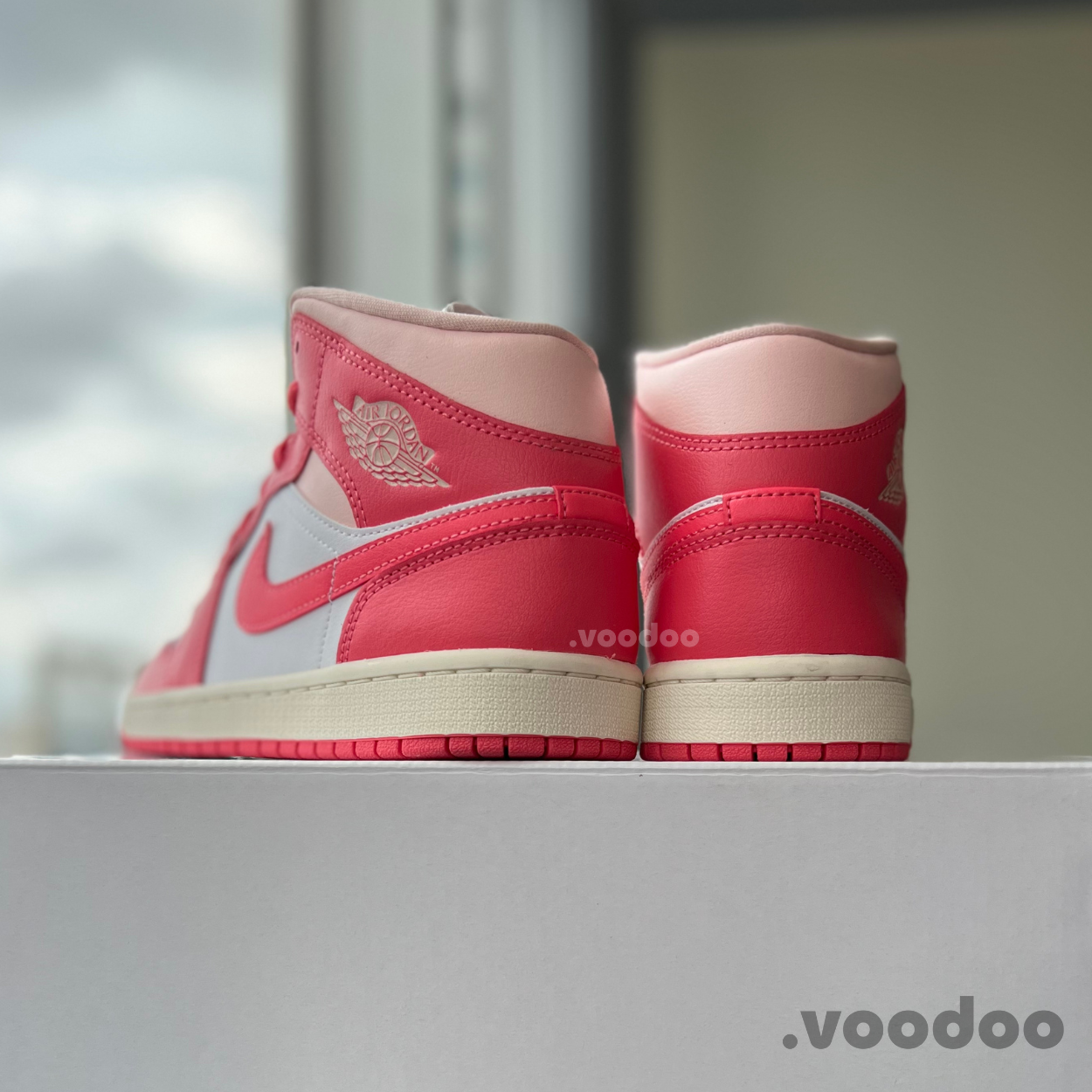 Air Jordan 1 Mid (W) | STRAWBERRIES & CREAM